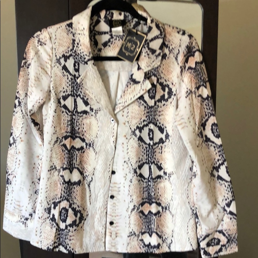 Mocha Apparel M/2 button up blouse